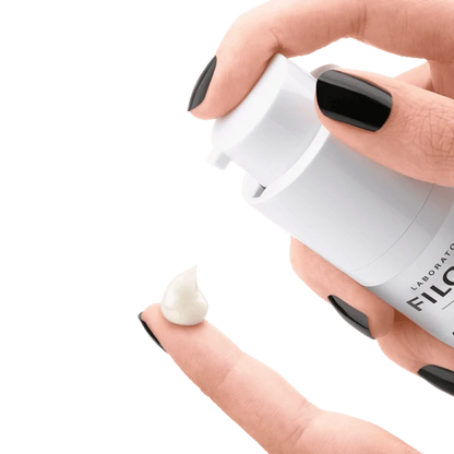 Filorga Optim-Eyes 3-in-1 Eye Contour Cream – For Dark Circles, Puffiness, and Wrinkles – 15ml
كريم فيلورجا أوبتيم-آيز – 3 في 1 للهالات السوداء والانتفاخ والتجاعيد – 15 مل


