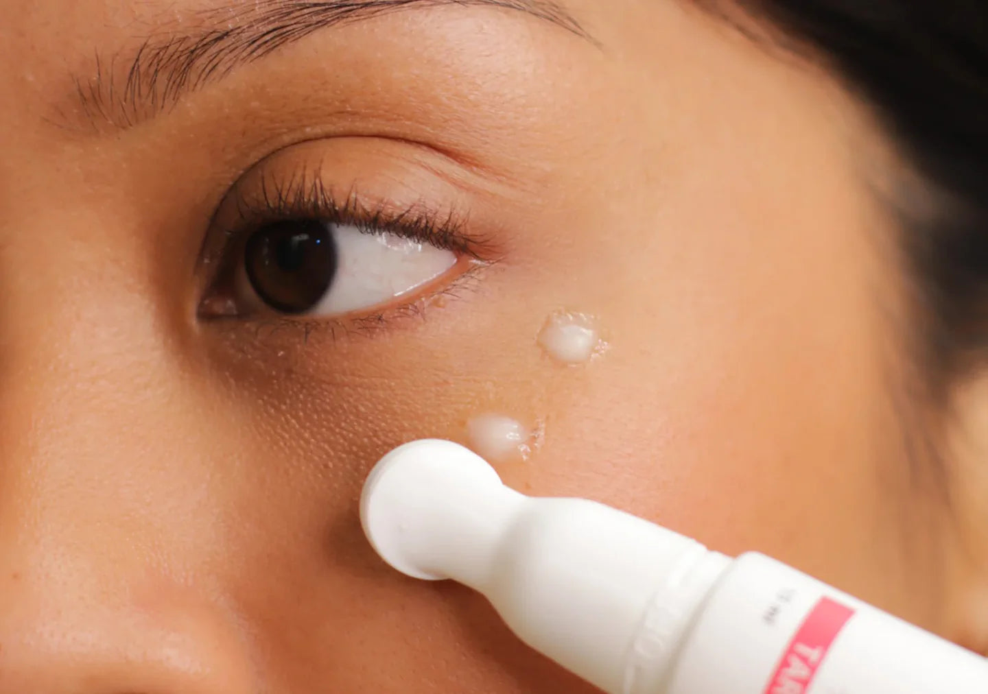 Dermaceutic Reveal 4X Brightening Serum – 15ml – Glycolic Acid & Licorice for Pigmentation

سيروم ديرماسيوتيك ريفيل 4X لتفتيح البشرة – 15 مل – يحتوي على حمض الجليكوليك وخلاصة العرقسوس لعلاج التصبغات

